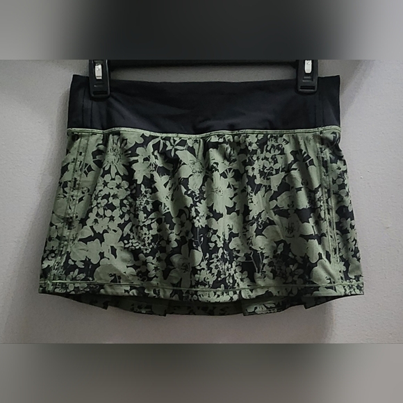 EUC Lululemon Pace Rival Green and Black Skirt Size 4 - Picture 5 of 9